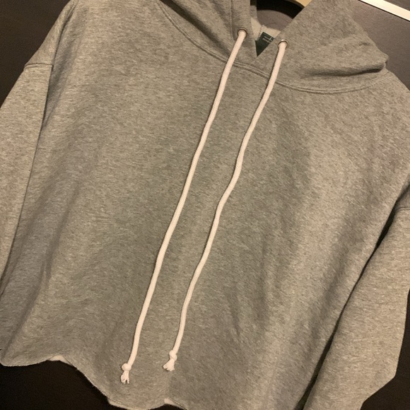 Wild Fable Women's Gray Cropped Sweatshirt Hoodie - Picture 4 of 12